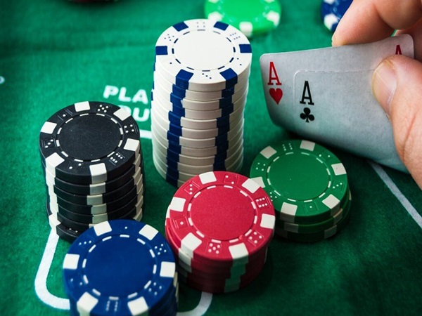 Luật chơi bài Poker đổi thưởng 