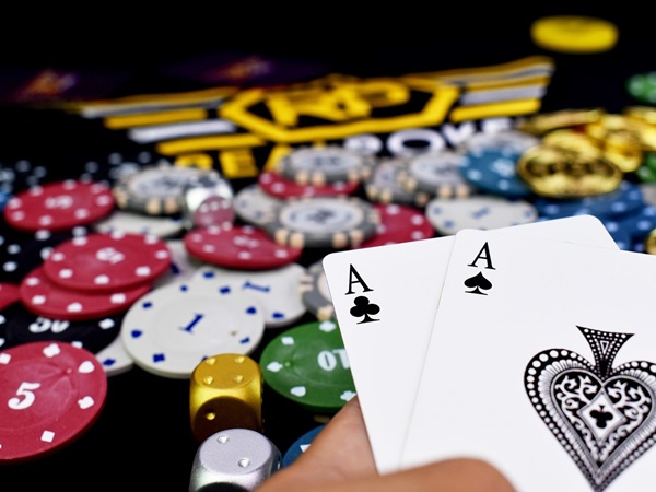 Chi tiết game bài Poker đổi thưởng online